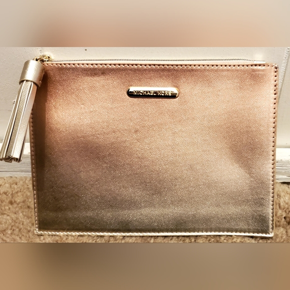 Michael Kors Handbags - Michael Kors Clutch/Wallet Purse